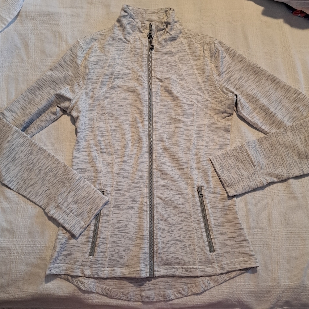 Queenieke women's size Medium full zip gray full zip up running jacket, EUC